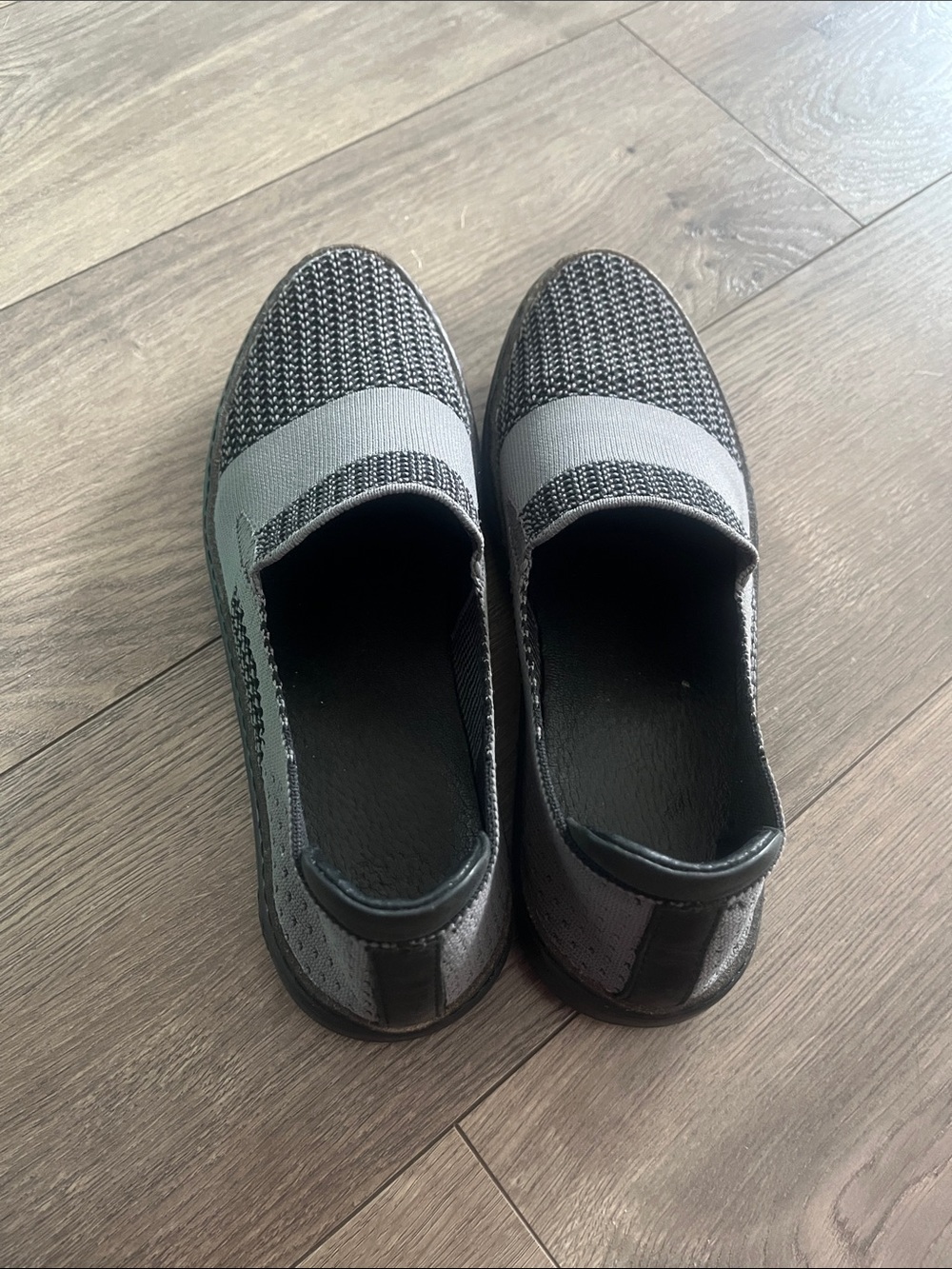 UGG Sammy Slip-On Leather Sneakers Heather Gray - Picture 2 of 8